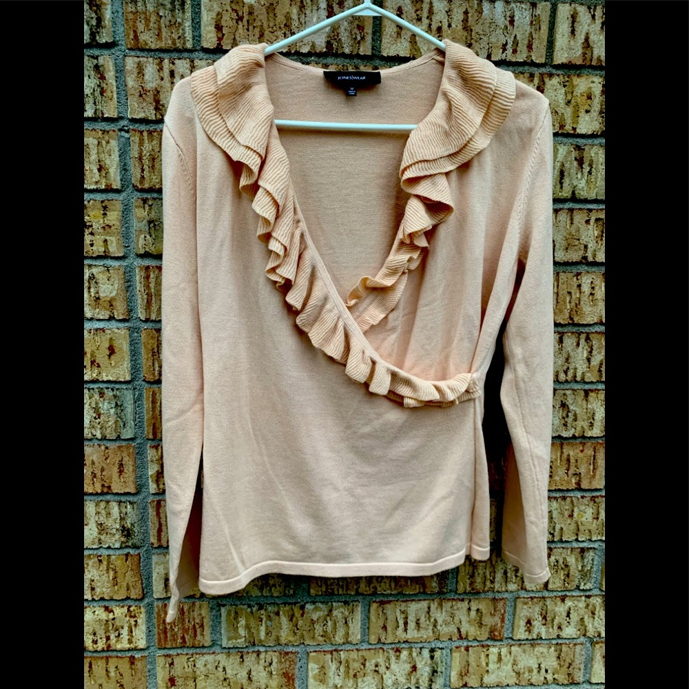 Jones Wear Light peach sweater in Size medium